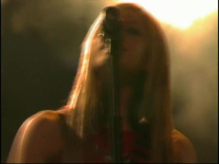 Bonez Tour Documentary [HD] Part2 - Avril Lavigne 2128 - Avril - Lavigne - 2008 - Bonez - Tour - Documentary - oo5