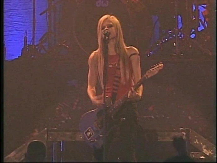 Bonez Tour Documentary [HD] Part2 - Avril Lavigne 1621 - Avril - Lavigne - 2008 - Bonez - Tour - Documentary - oo4