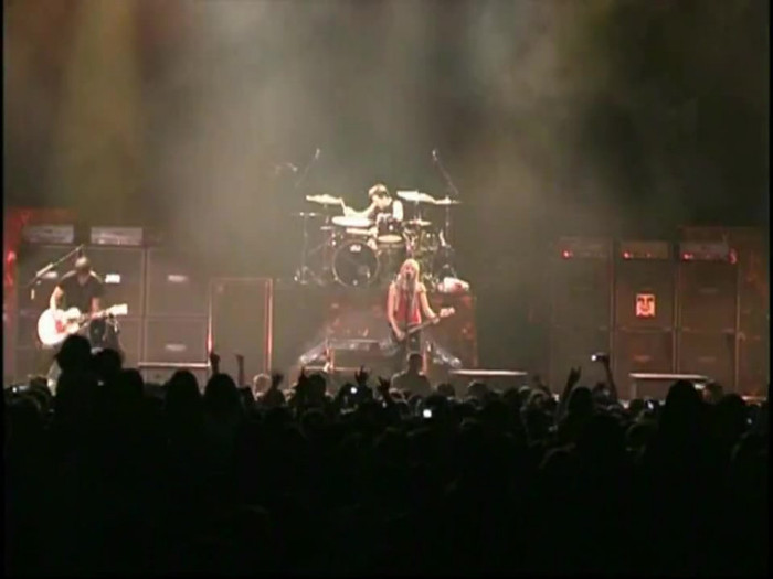 Bonez Tour Documentary [HD] Part2 - Avril Lavigne 2605 - Avril - Lavigne - 2008 - Bonez - Tour - Documentary - oo6