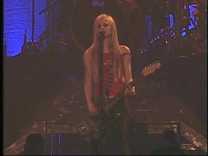 Bonez Tour Documentary [HD] Part2 - Avril Lavigne 1624 - Avril - Lavigne - 2008 - Bonez - Tour - Documentary - oo4