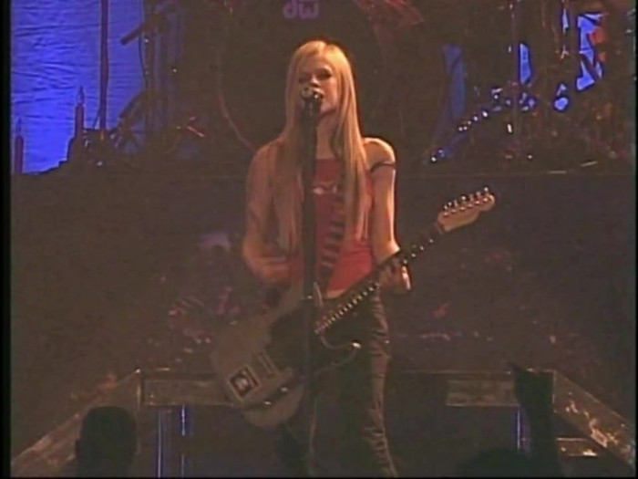 Bonez Tour Documentary [HD] Part2 - Avril Lavigne 1626 - Avril - Lavigne - 2008 - Bonez - Tour - Documentary - oo4