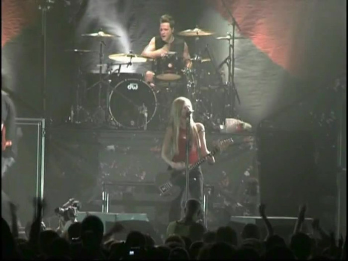 Bonez Tour Documentary [HD] Part2 - Avril Lavigne 2137 - Avril - Lavigne - 2008 - Bonez - Tour - Documentary - oo5