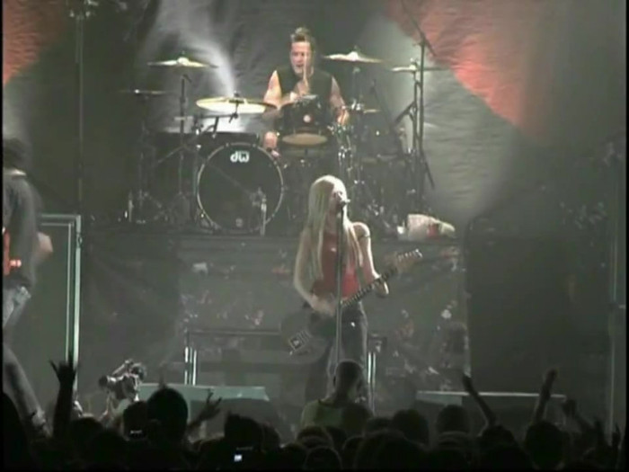 Bonez Tour Documentary [HD] Part2 - Avril Lavigne 2138 - Avril - Lavigne - 2008 - Bonez - Tour - Documentary - oo5