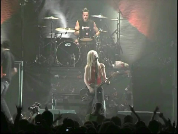 Bonez Tour Documentary [HD] Part2 - Avril Lavigne 2139 - Avril - Lavigne - 2008 - Bonez - Tour - Documentary - oo5