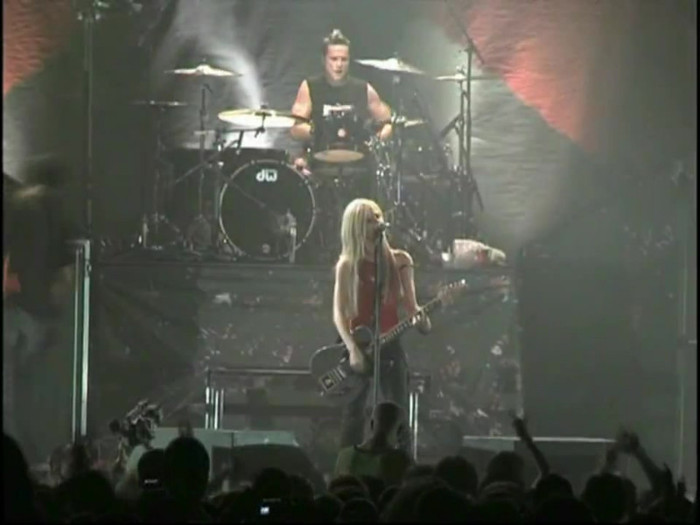 Bonez Tour Documentary [HD] Part2 - Avril Lavigne 2140 - Avril - Lavigne - 2008 - Bonez - Tour - Documentary - oo5