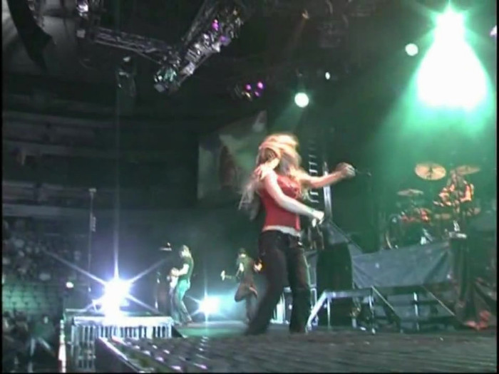 Bonez Tour Documentary [HD] Part2 - Avril Lavigne 1145 - Avril - Lavigne - 2008 - Bonez - Tour - Documentary - oo3