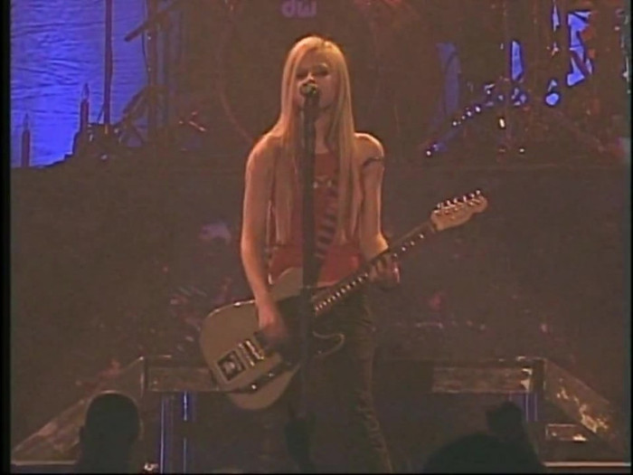 Bonez Tour Documentary [HD] Part2 - Avril Lavigne 1631 - Avril - Lavigne - 2008 - Bonez - Tour - Documentary - oo4