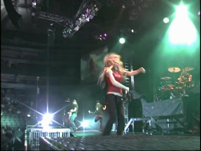 Bonez Tour Documentary [HD] Part2 - Avril Lavigne 1146 - Avril - Lavigne - 2008 - Bonez - Tour - Documentary - oo3