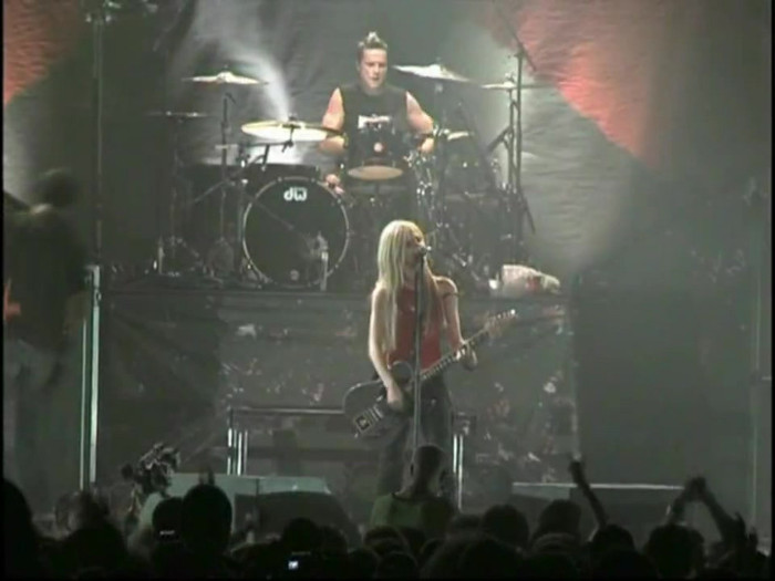 Bonez Tour Documentary [HD] Part2 - Avril Lavigne 2141 - Avril - Lavigne - 2008 - Bonez - Tour - Documentary - oo5