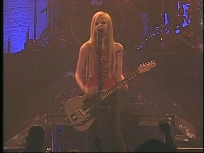 Bonez Tour Documentary [HD] Part2 - Avril Lavigne 1632 - Avril - Lavigne - 2008 - Bonez - Tour - Documentary - oo4