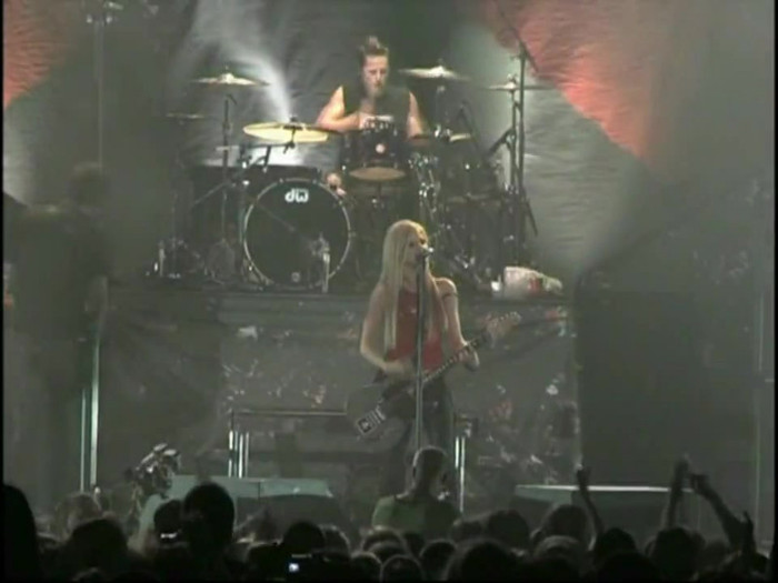 Bonez Tour Documentary [HD] Part2 - Avril Lavigne 2144 - Avril - Lavigne - 2008 - Bonez - Tour - Documentary - oo5
