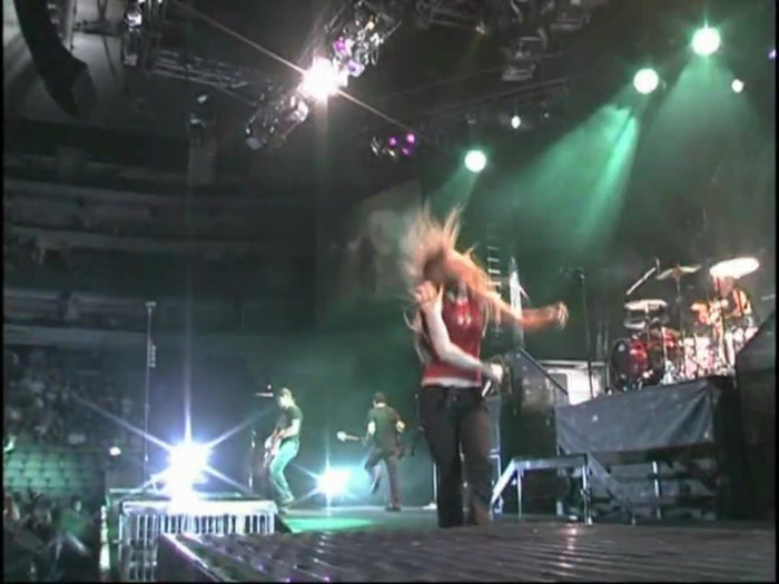 Bonez Tour Documentary [HD] Part2 - Avril Lavigne 1149