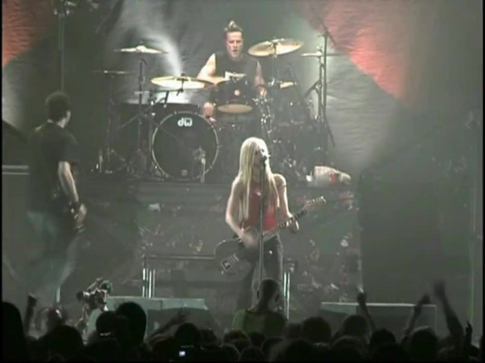 Bonez Tour Documentary [HD] Part2 - Avril Lavigne 2149 - Avril - Lavigne - 2008 - Bonez - Tour - Documentary - oo5