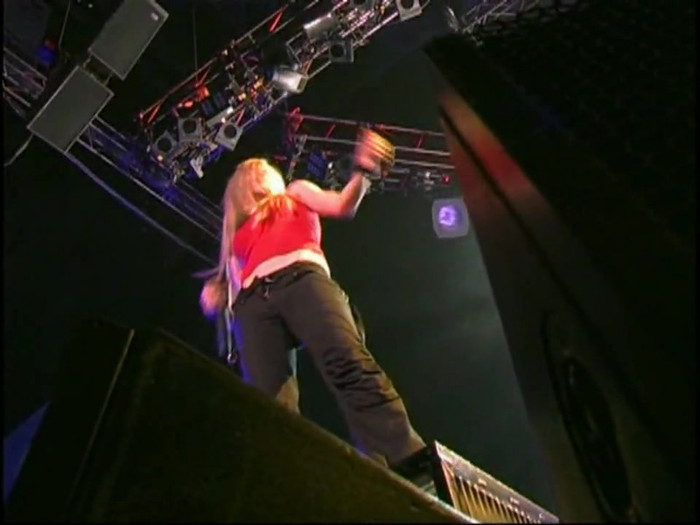 Bonez Tour Documentary [HD] Part2 - Avril Lavigne 2625 - Avril - Lavigne - 2008 - Bonez - Tour - Documentary - oo6