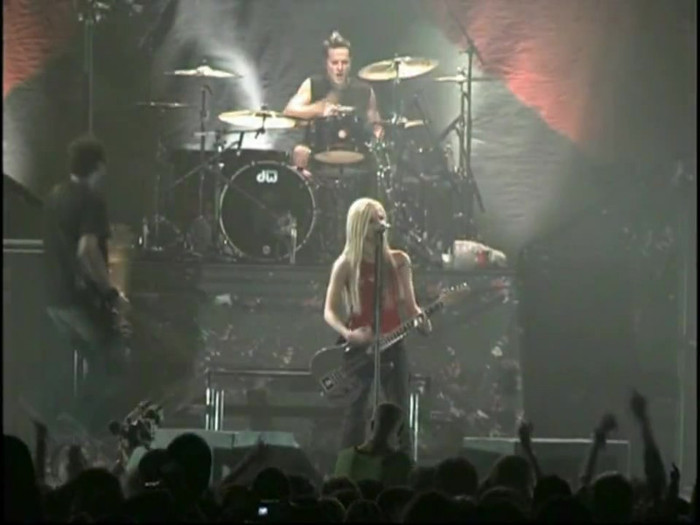 Bonez Tour Documentary [HD] Part2 - Avril Lavigne 2151 - Avril - Lavigne - 2008 - Bonez - Tour - Documentary - oo5