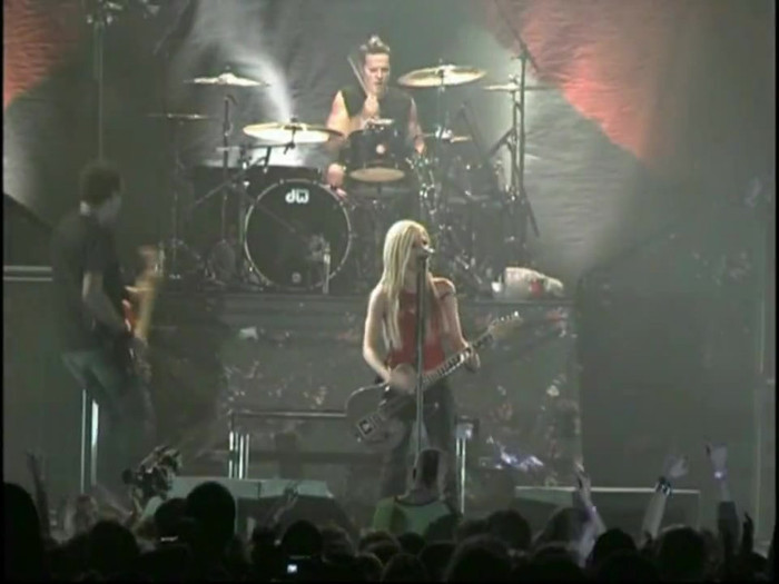 Bonez Tour Documentary [HD] Part2 - Avril Lavigne 2152 - Avril - Lavigne - 2008 - Bonez - Tour - Documentary - oo5