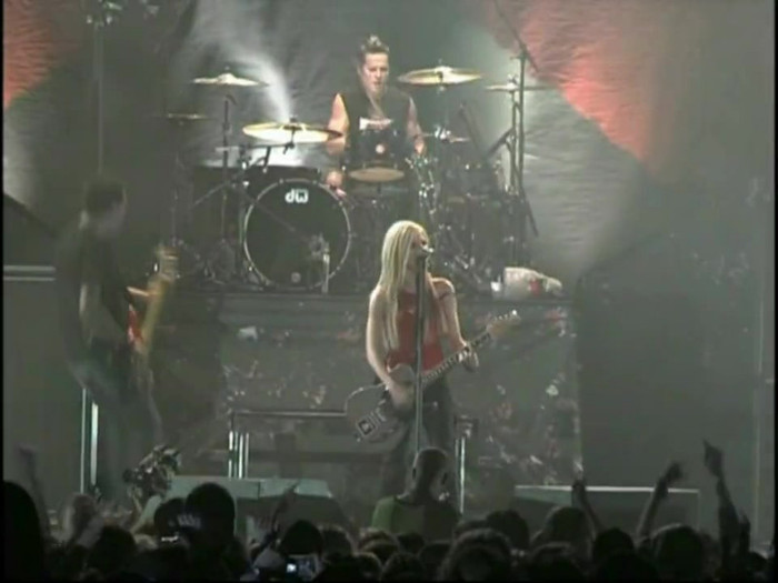 Bonez Tour Documentary [HD] Part2 - Avril Lavigne 2153 - Avril - Lavigne - 2008 - Bonez - Tour - Documentary - oo5