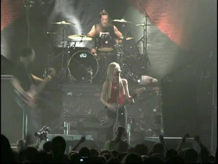 Bonez Tour Documentary [HD] Part2 - Avril Lavigne 2157 - Avril - Lavigne - 2008 - Bonez - Tour - Documentary - oo5