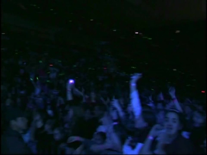 Bonez Tour Documentary [HD] Part2 - Avril Lavigne 1163 - Avril - Lavigne - 2008 - Bonez - Tour - Documentary - oo3