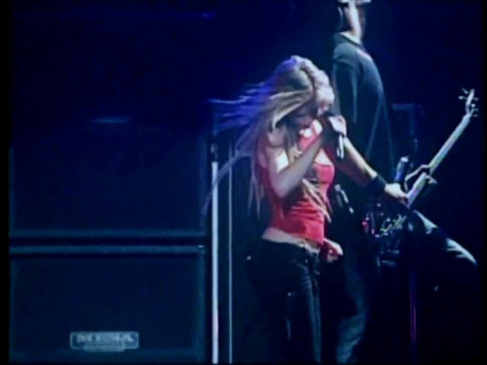 Bonez Tour Documentary [HD] Part2 - Avril Lavigne 2637 - Avril - Lavigne - 2008 - Bonez - Tour - Documentary - oo6