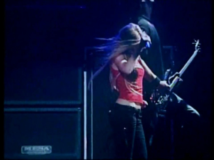 Bonez Tour Documentary [HD] Part2 - Avril Lavigne 2638 - Avril - Lavigne - 2008 - Bonez - Tour - Documentary - oo6
