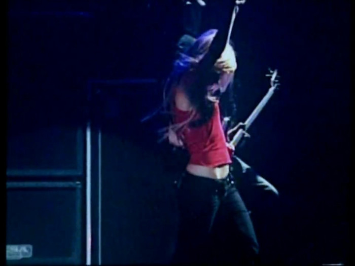 Bonez Tour Documentary [HD] Part2 - Avril Lavigne 2642 - Avril - Lavigne - 2008 - Bonez - Tour - Documentary - oo6