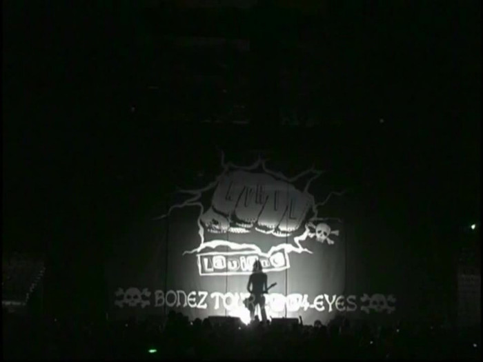 Bonez Tour Documentary [HD] Part2 - Avril Lavigne 0697