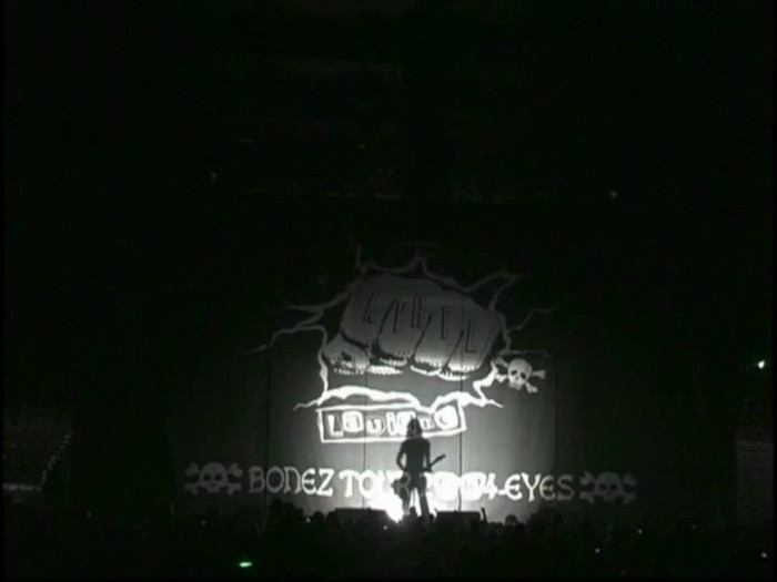 Bonez Tour Documentary [HD] Part2 - Avril Lavigne 0698