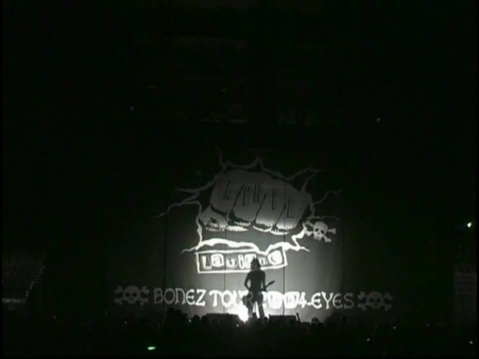 Bonez Tour Documentary [HD] Part2 - Avril Lavigne 0699