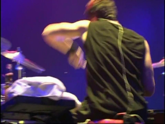 Bonez Tour Documentary [HD] Part2 - Avril Lavigne 2170 - Avril - Lavigne - 2008 - Bonez - Tour - Documentary - oo5