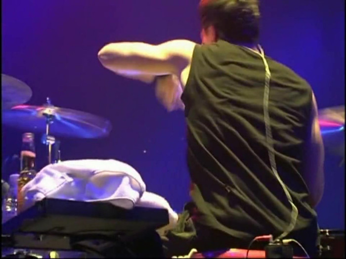 Bonez Tour Documentary [HD] Part2 - Avril Lavigne 2172 - Avril - Lavigne - 2008 - Bonez - Tour - Documentary - oo5