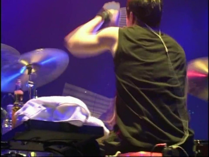 Bonez Tour Documentary [HD] Part2 - Avril Lavigne 2175 - Avril - Lavigne - 2008 - Bonez - Tour - Documentary - oo5