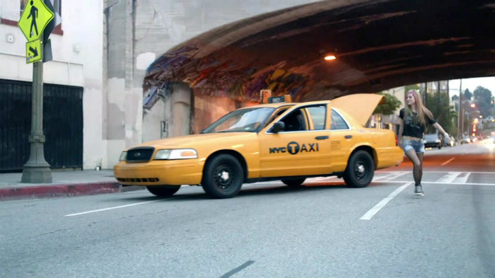 Avril Lavigne - What The Hell_youtube_original 1050