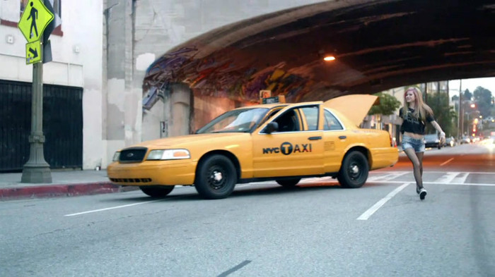 Avril Lavigne - What The Hell_youtube_original 1051