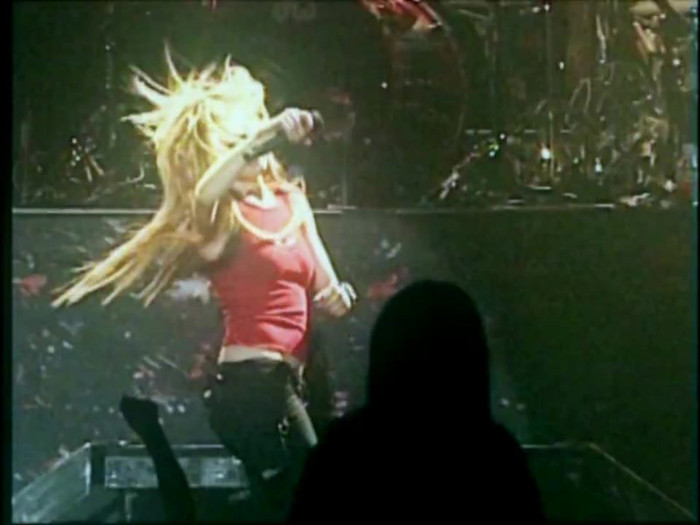 Bonez Tour Documentary [HD] Part2 - Avril Lavigne 2665 - Avril - Lavigne - 2008 - Bonez - Tour - Documentary - oo6