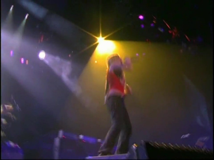 Bonez Tour Documentary [HD] Part2 - Avril Lavigne 2192 - Avril - Lavigne - 2008 - Bonez - Tour - Documentary - oo5