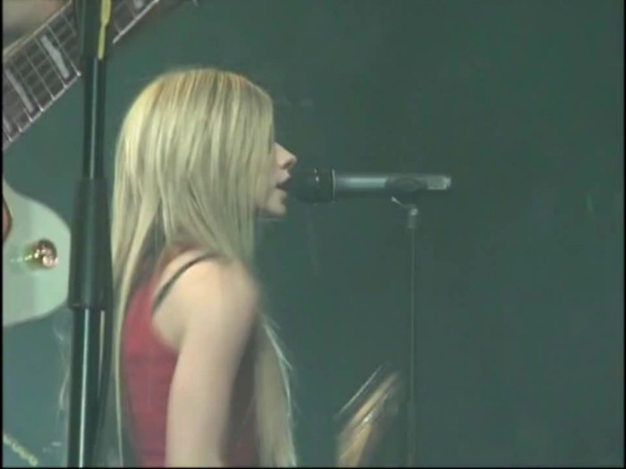 Bonez Tour Documentary [HD] Part2 - Avril Lavigne 1204