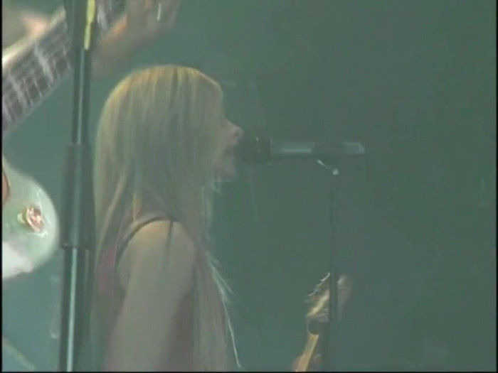 Bonez Tour Documentary [HD] Part2 - Avril Lavigne 1207 - Avril - Lavigne - 2008 - Bonez - Tour - Documentary - oo3