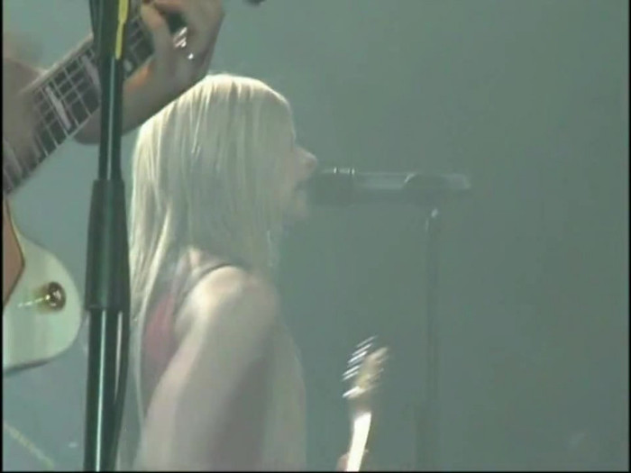 Bonez Tour Documentary [HD] Part2 - Avril Lavigne 1212 - Avril - Lavigne - 2008 - Bonez - Tour - Documentary - oo3