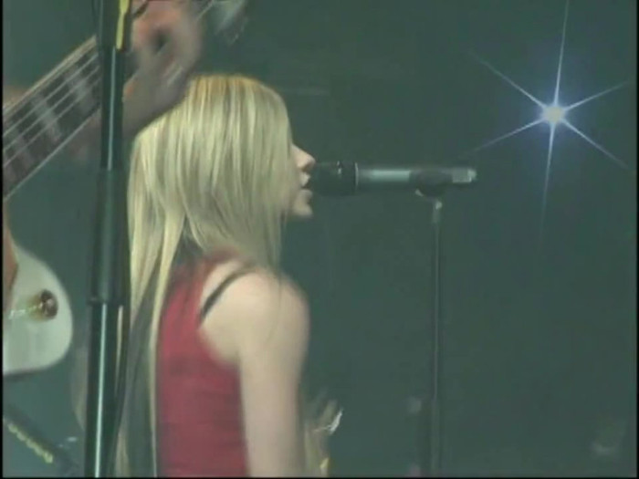 Bonez Tour Documentary [HD] Part2 - Avril Lavigne 1215 - Avril - Lavigne - 2008 - Bonez - Tour - Documentary - oo3