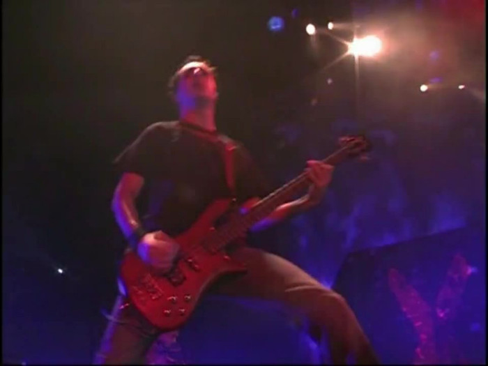 Bonez Tour Documentary [HD] Part2 - Avril Lavigne 1703 - Avril - Lavigne - 2008 - Bonez - Tour - Documentary - oo4