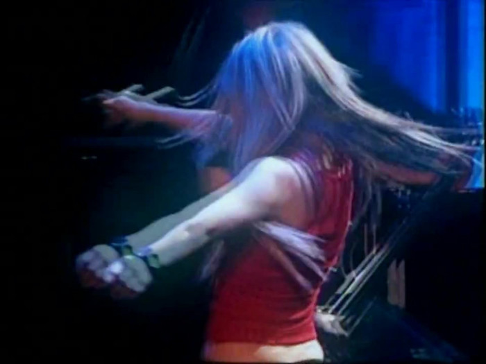 Bonez Tour Documentary [HD] Part2 - Avril Lavigne 2685 - Avril - Lavigne - 2008 - Bonez - Tour - Documentary - oo6