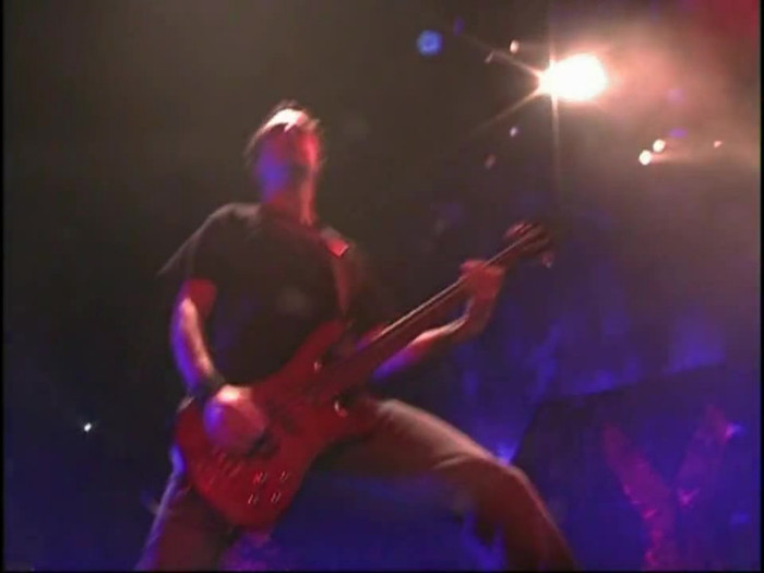 Bonez Tour Documentary [HD] Part2 - Avril Lavigne 1705 - Avril - Lavigne - 2008 - Bonez - Tour - Documentary - oo4