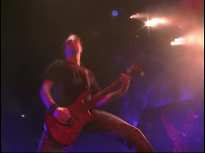 Bonez Tour Documentary [HD] Part2 - Avril Lavigne 1707 - Avril - Lavigne - 2008 - Bonez - Tour - Documentary - oo4