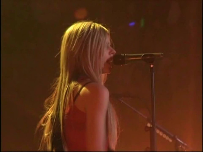 Bonez Tour Documentary [HD] Part2 - Avril Lavigne 2689 - Avril - Lavigne - 2008 - Bonez - Tour - Documentary - oo6
