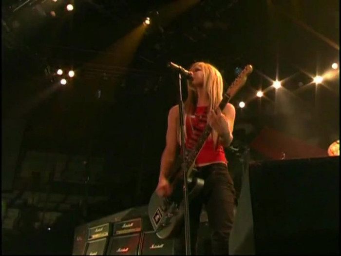 Bonez Tour Documentary [HD] Part2 - Avril Lavigne 1222 - Avril - Lavigne - 2008 - Bonez - Tour - Documentary - oo3