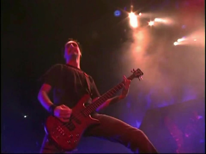 Bonez Tour Documentary [HD] Part2 - Avril Lavigne 1709 - Avril - Lavigne - 2008 - Bonez - Tour - Documentary - oo4