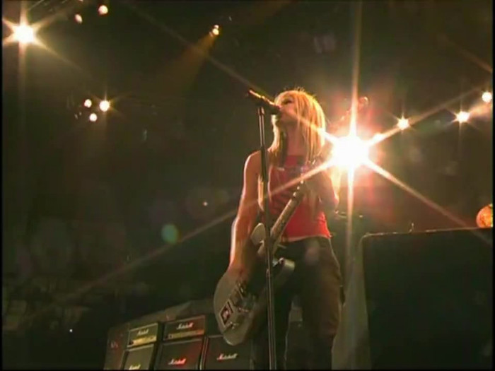Bonez Tour Documentary [HD] Part2 - Avril Lavigne 1223 - Avril - Lavigne - 2008 - Bonez - Tour - Documentary - oo3
