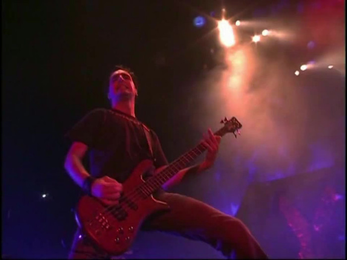 Bonez Tour Documentary [HD] Part2 - Avril Lavigne 1710 - Avril - Lavigne - 2008 - Bonez - Tour - Documentary - oo4