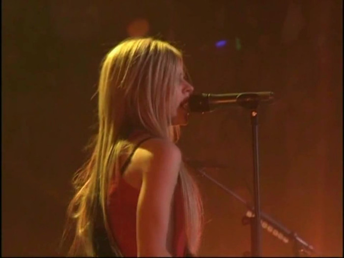 Bonez Tour Documentary [HD] Part2 - Avril Lavigne 2691 - Avril - Lavigne - 2008 - Bonez - Tour - Documentary - oo6